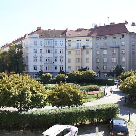 Cosy Apartment Under The Tower Прага Екстериор снимка