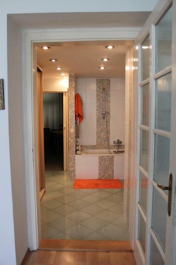 Cosy Apartment Under The Tower Прага Екстериор снимка