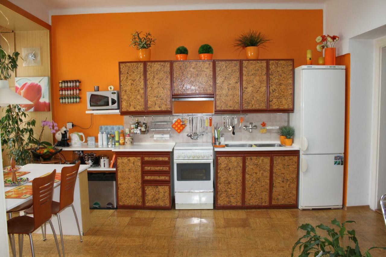 Cosy Apartment Under The Tower Прага Екстериор снимка