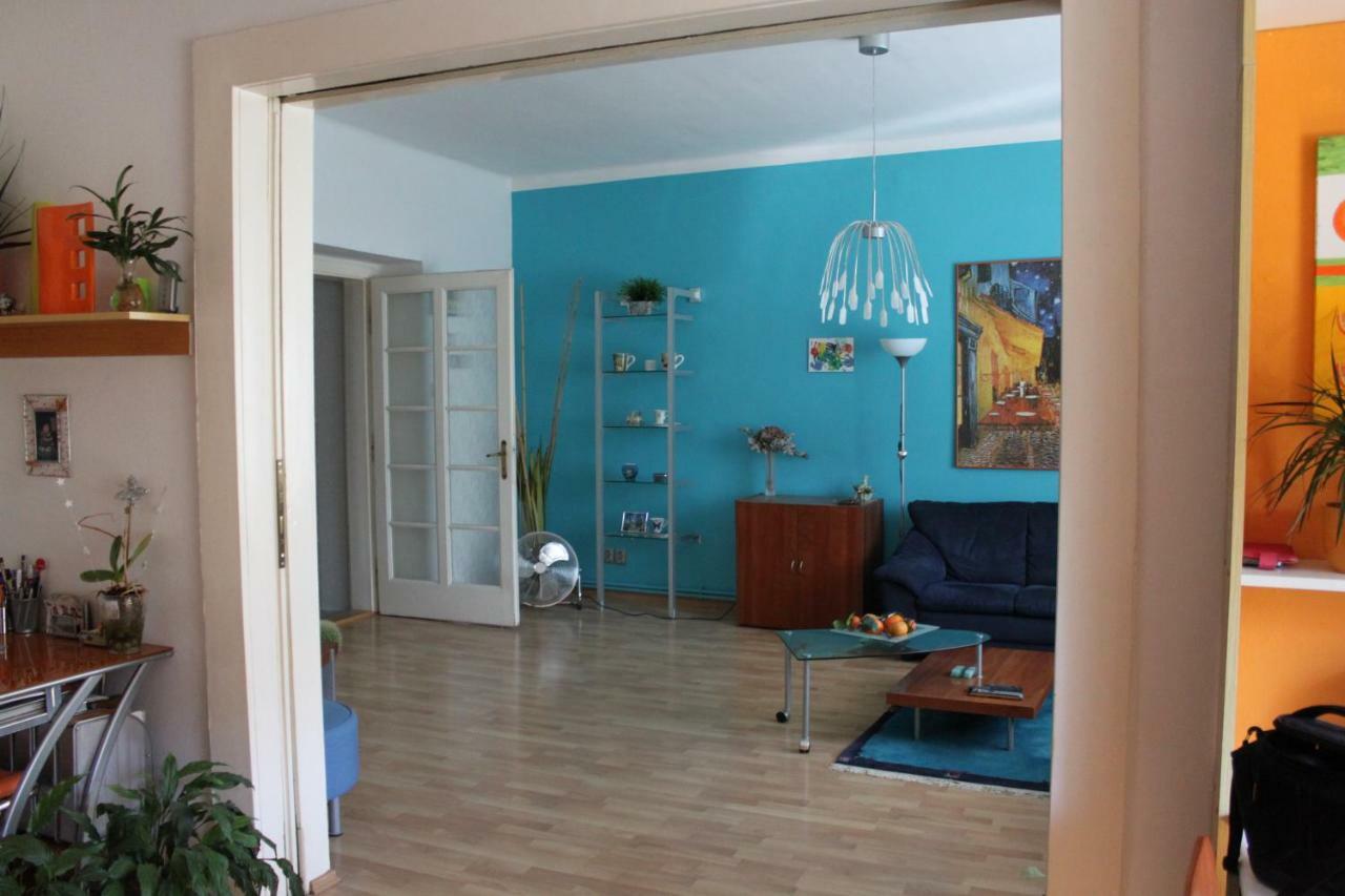 Cosy Apartment Under The Tower Прага Екстериор снимка