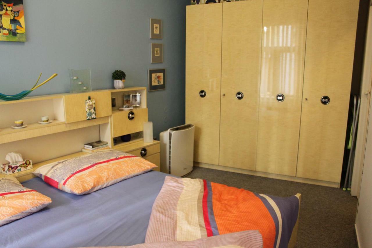 Cosy Apartment Under The Tower Прага Екстериор снимка