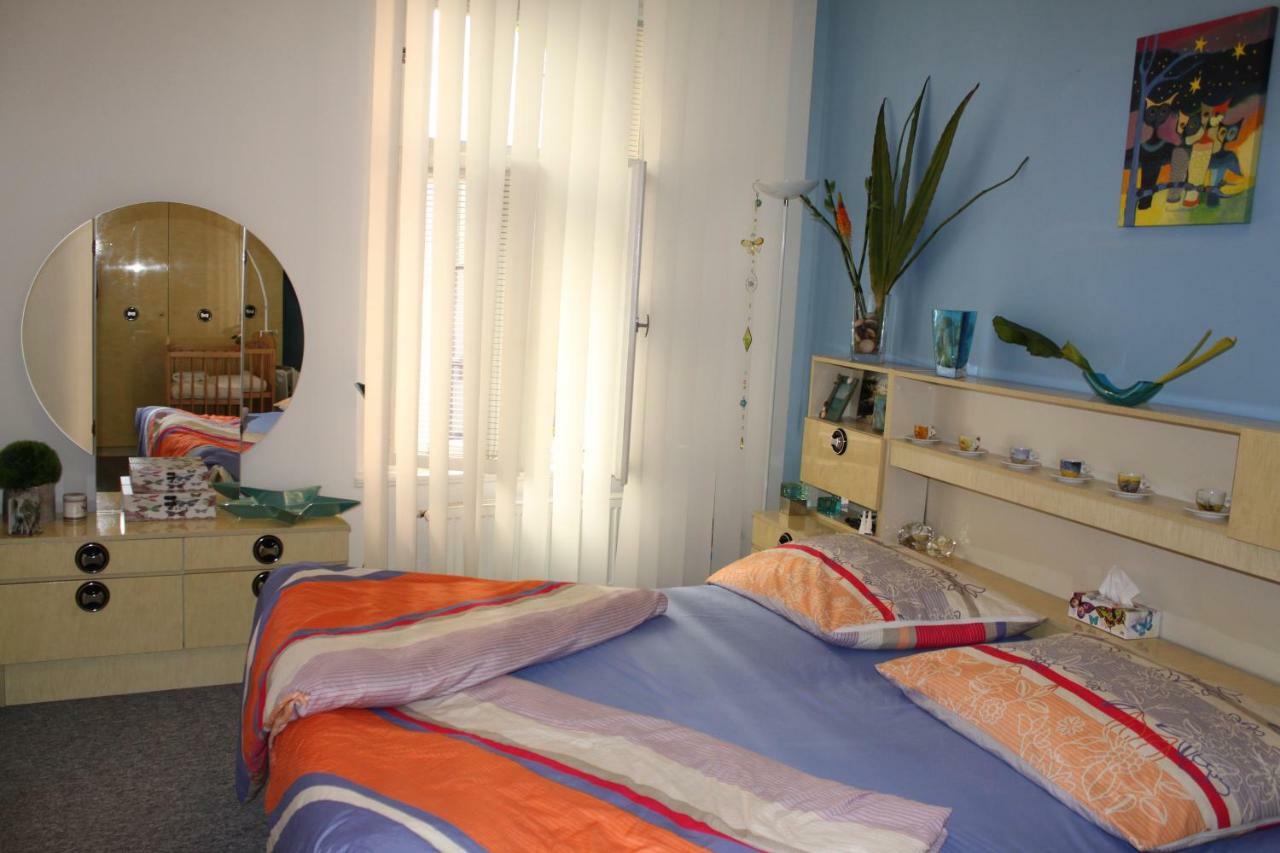 Cosy Apartment Under The Tower Прага Екстериор снимка