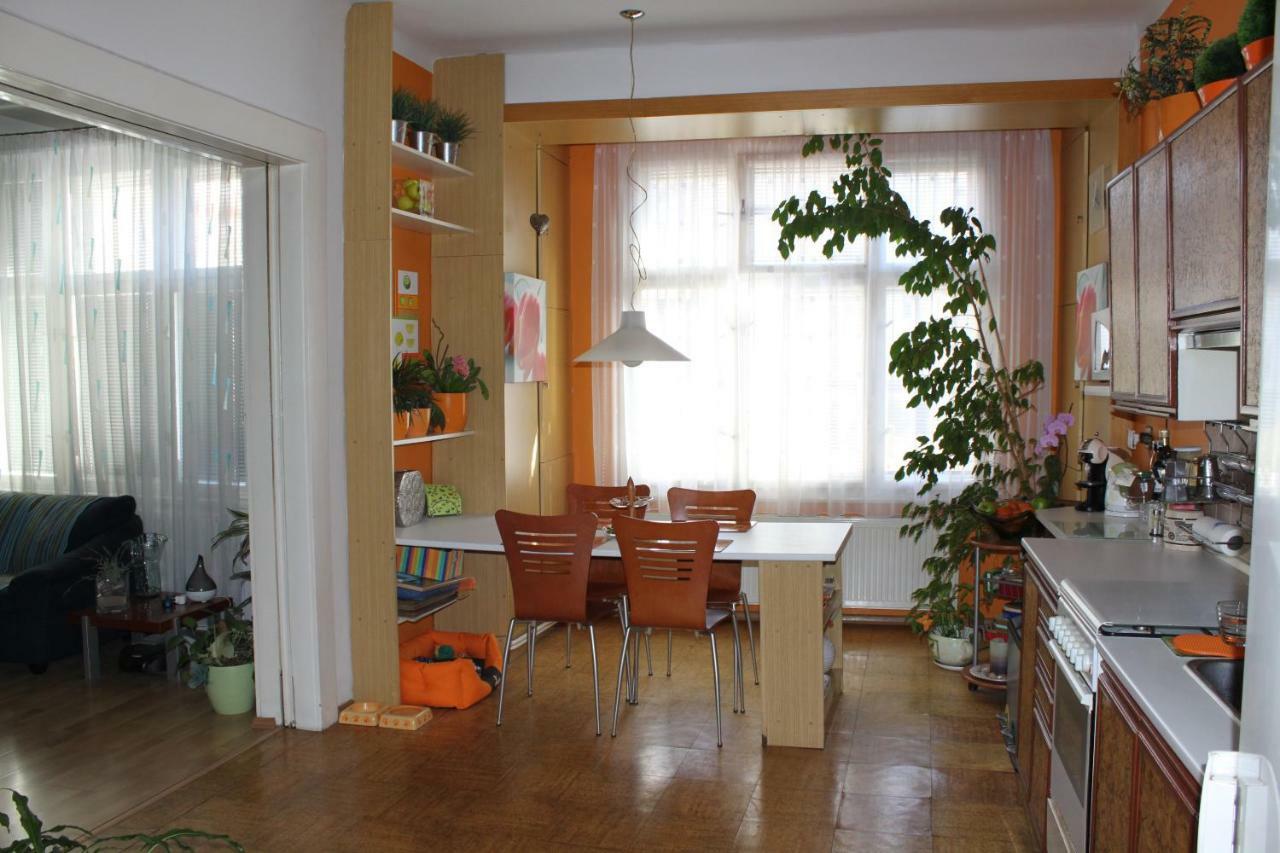Cosy Apartment Under The Tower Прага Екстериор снимка