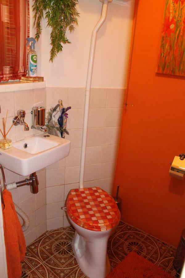 Cosy Apartment Under The Tower Прага Екстериор снимка