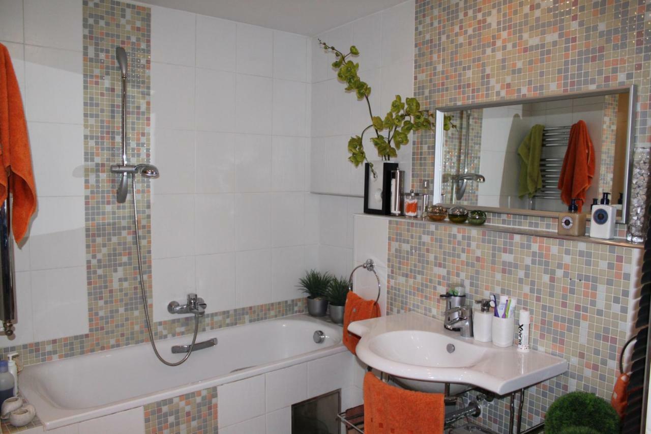Cosy Apartment Under The Tower Прага Екстериор снимка