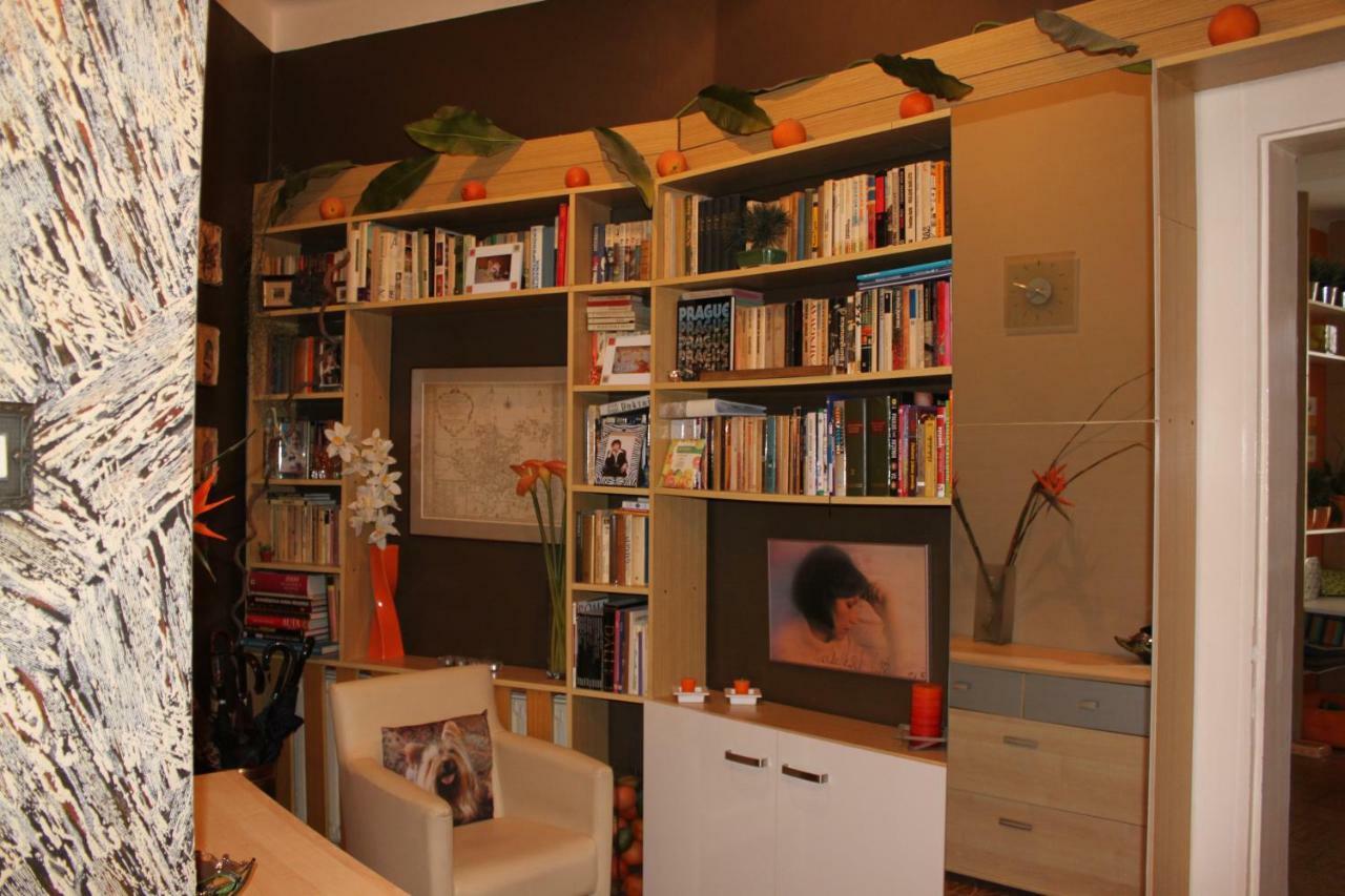 Cosy Apartment Under The Tower Прага Екстериор снимка