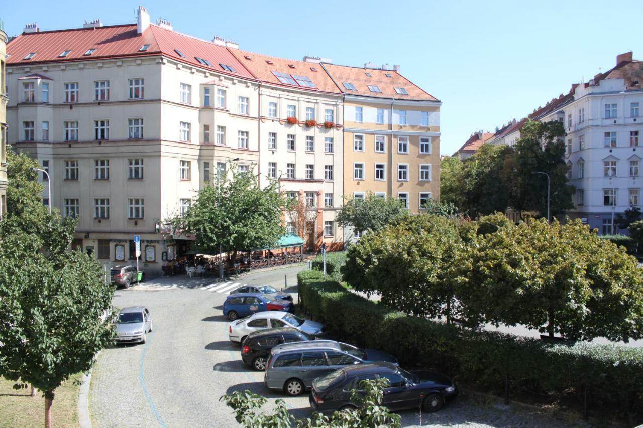 Cosy Apartment Under The Tower Прага Екстериор снимка